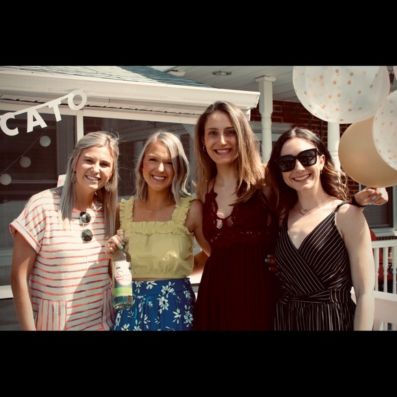 Meet your Posher, Erin - Picture 2 of 9